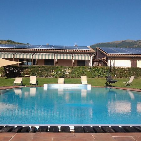 Il Borgo Dell'Ulivo Hotel Trevi Buitenkant foto