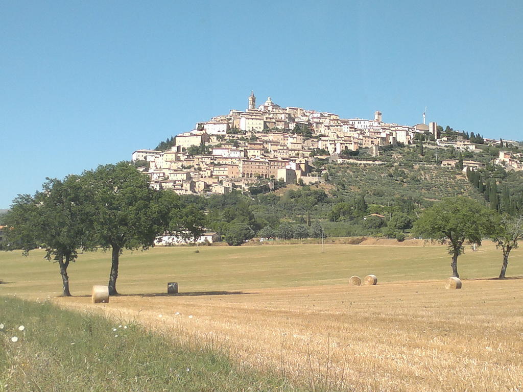 Il Borgo Dell'Ulivo Hotel Trevi Buitenkant foto