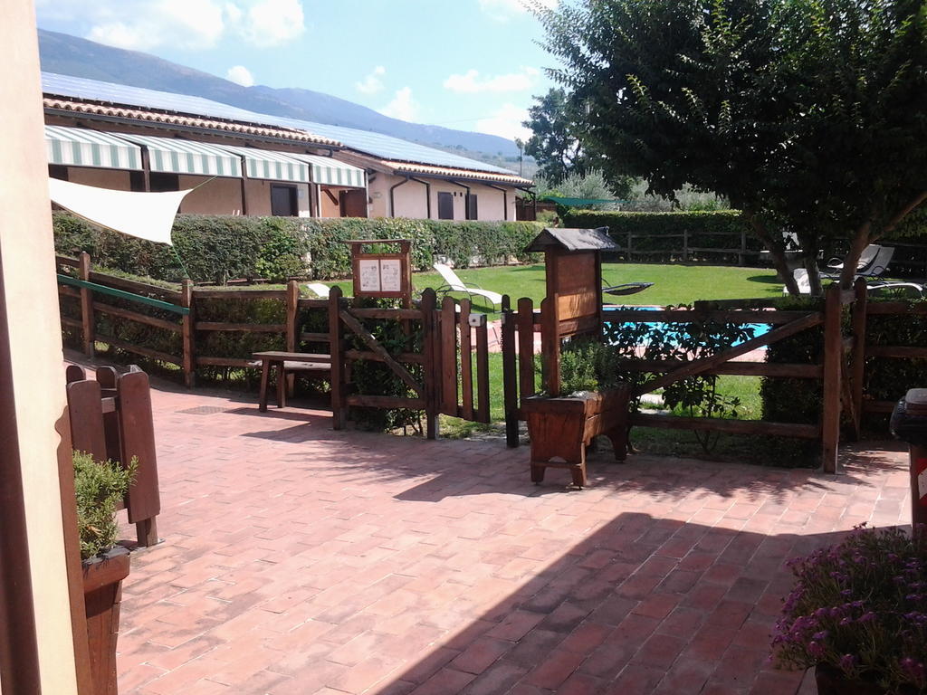 Il Borgo Dell'Ulivo Hotel Trevi Buitenkant foto