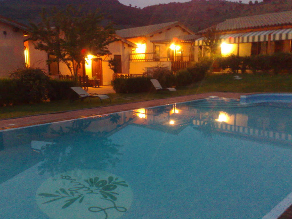 Il Borgo Dell'Ulivo Hotel Trevi Buitenkant foto